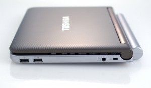 Toshiba mini NB205 изглед отдясно